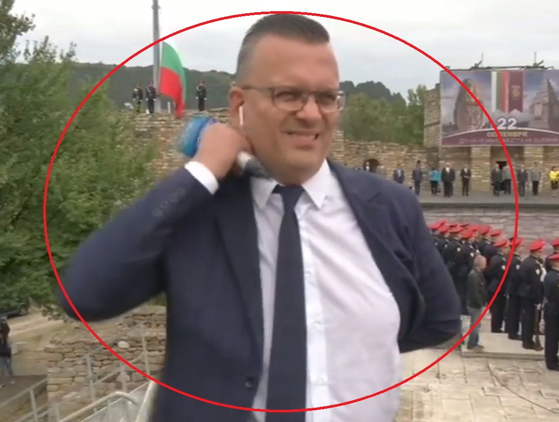 Репортер на Нова ТВ панически се разсъблече в ефир на метри от Радев! СНИМКИ