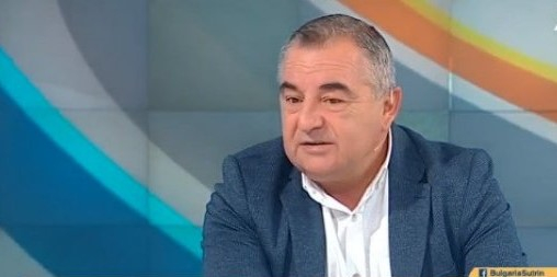 Разруха: Царската гара в Казичене се руши и скоро ще изчезне СНИМКИ