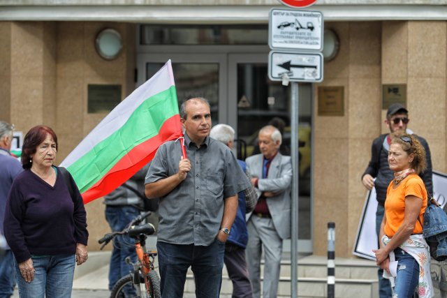 Една шепа антиваксъри излязоха на протест в София,   СНИМКИ
