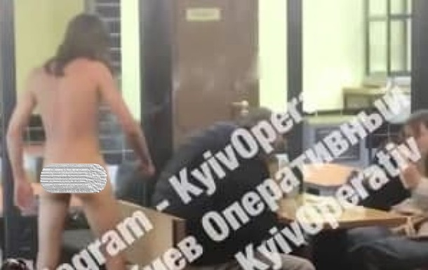 Ужас: Наркоман превъртя и тръгна по улиците чисто гол, за да убива ВИДЕО