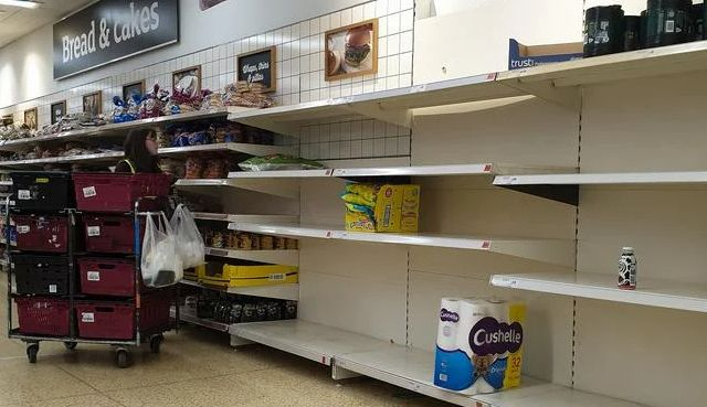 Чудо невиждано! Нашенци пращат консерви на роднини на Острова