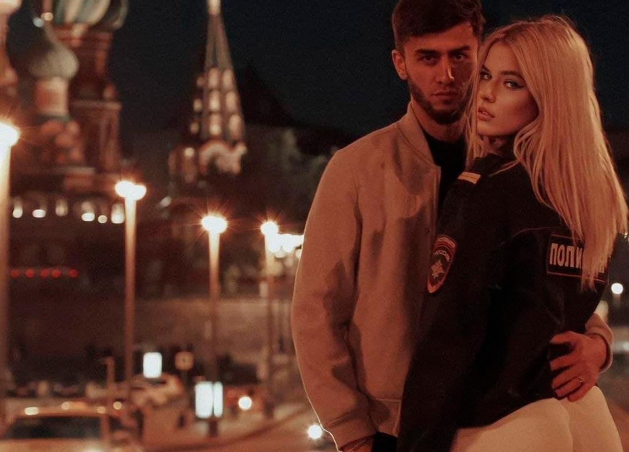 Блогър имитира орален секс на Червения площад, арестуваха го СНИМКИ 18+