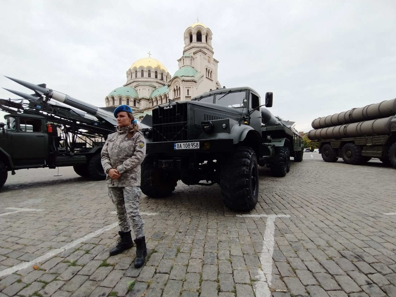 Военна техника потегля по пътищата на България