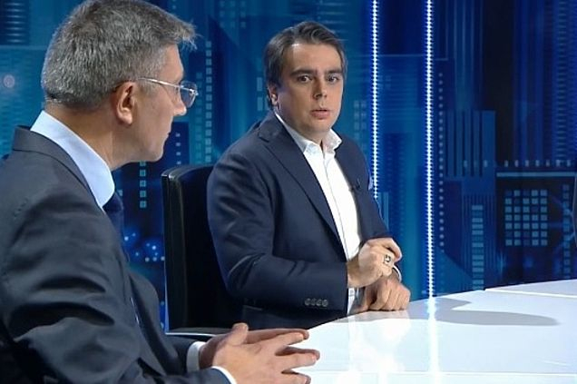 Скандал между председателя на ДПС и Асен Василев за помощта на пенсионерите 