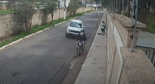 Шофьор прегази мотоциклетисти, а от полицията му благодариха за това ВИДЕО