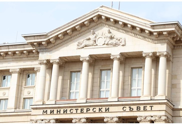 Служебният кабинет на Румен Радев товари българите с нов половинмилиарден дълг