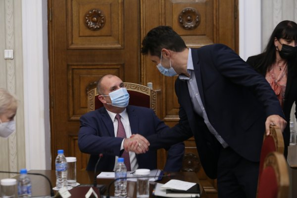 Кадиев показа данни, заради които Радев ще загуби изборите ТАБЛИЦА