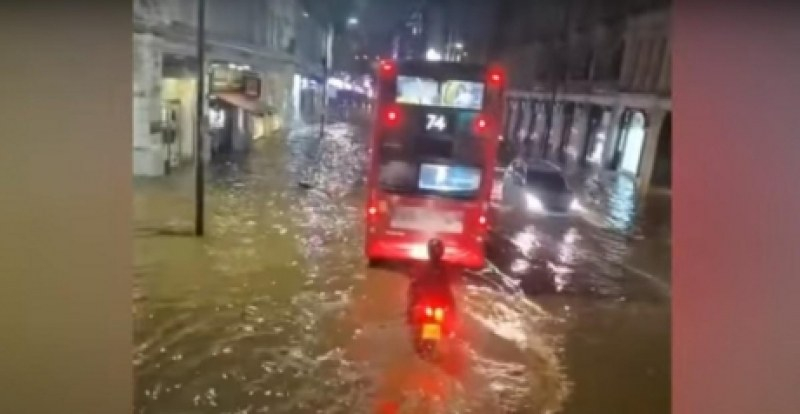 Поредно библейско бедствие удари Лондон ВИДЕО