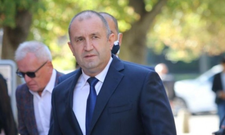 Евродепутат: Сравнете живота си при диктатора Борисов и сега при демократа Радев