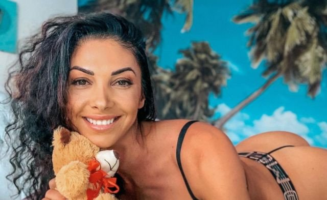 Биляна Йотовска нагорещи от Малдивите СНИМКИ 18+