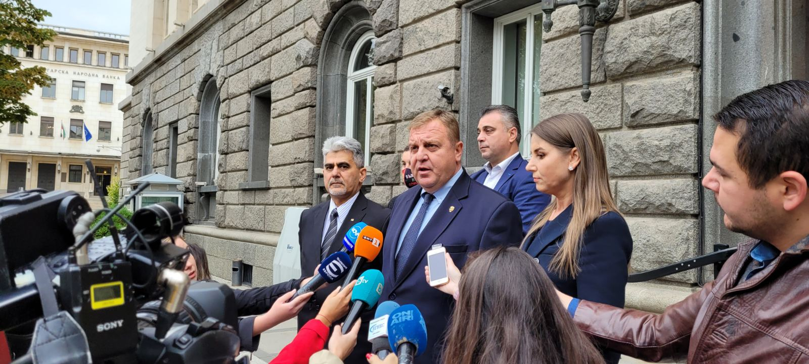 Кандидат-президентската двойка на ВМРО доц. Милен Михов и Мари                                     я Цветкова се регистрира в ЦИК