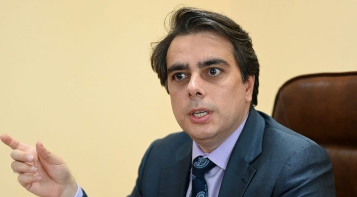 Колтуклиева: А нещо за офшорката на Слави, щом тази на Асен Василев е направо красота?