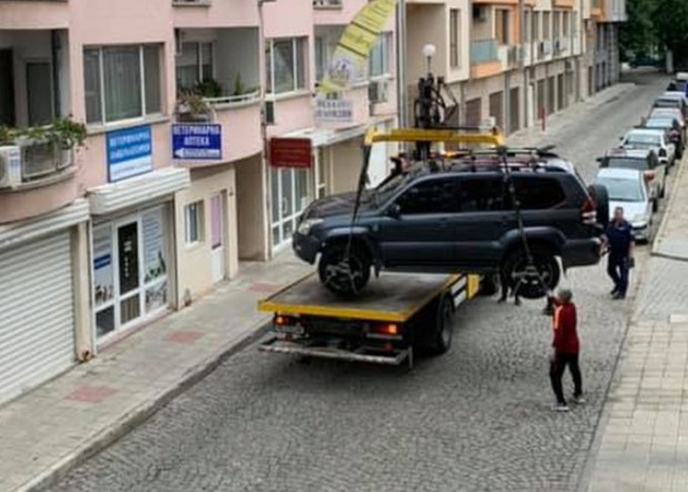 Паякът вдигна джипа на пловдивски гений, син на мастит местен бизнесмен ВИДЕО