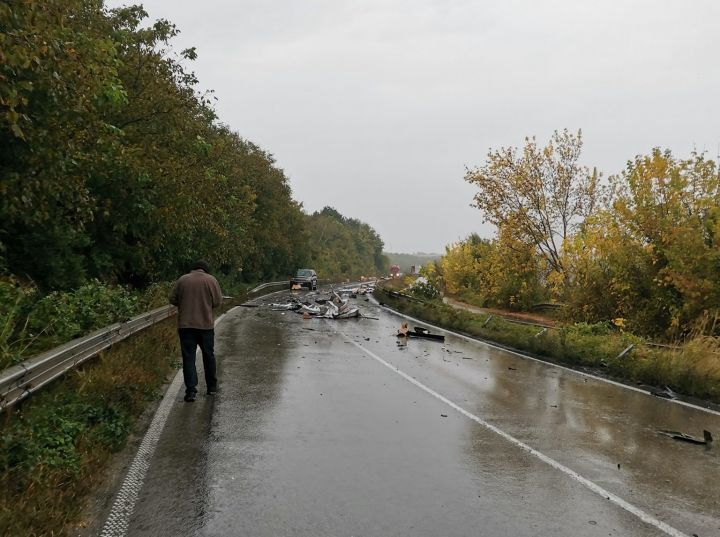 Два камиона се помляха в Разградско СНИМКА