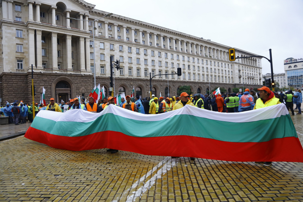 След пожарникарите ето кой още излиза на протест срещу властта