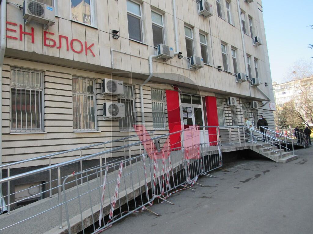 Невиждан инцидент: Електрическа инвалидна количка потроши възрастна жена в Русе