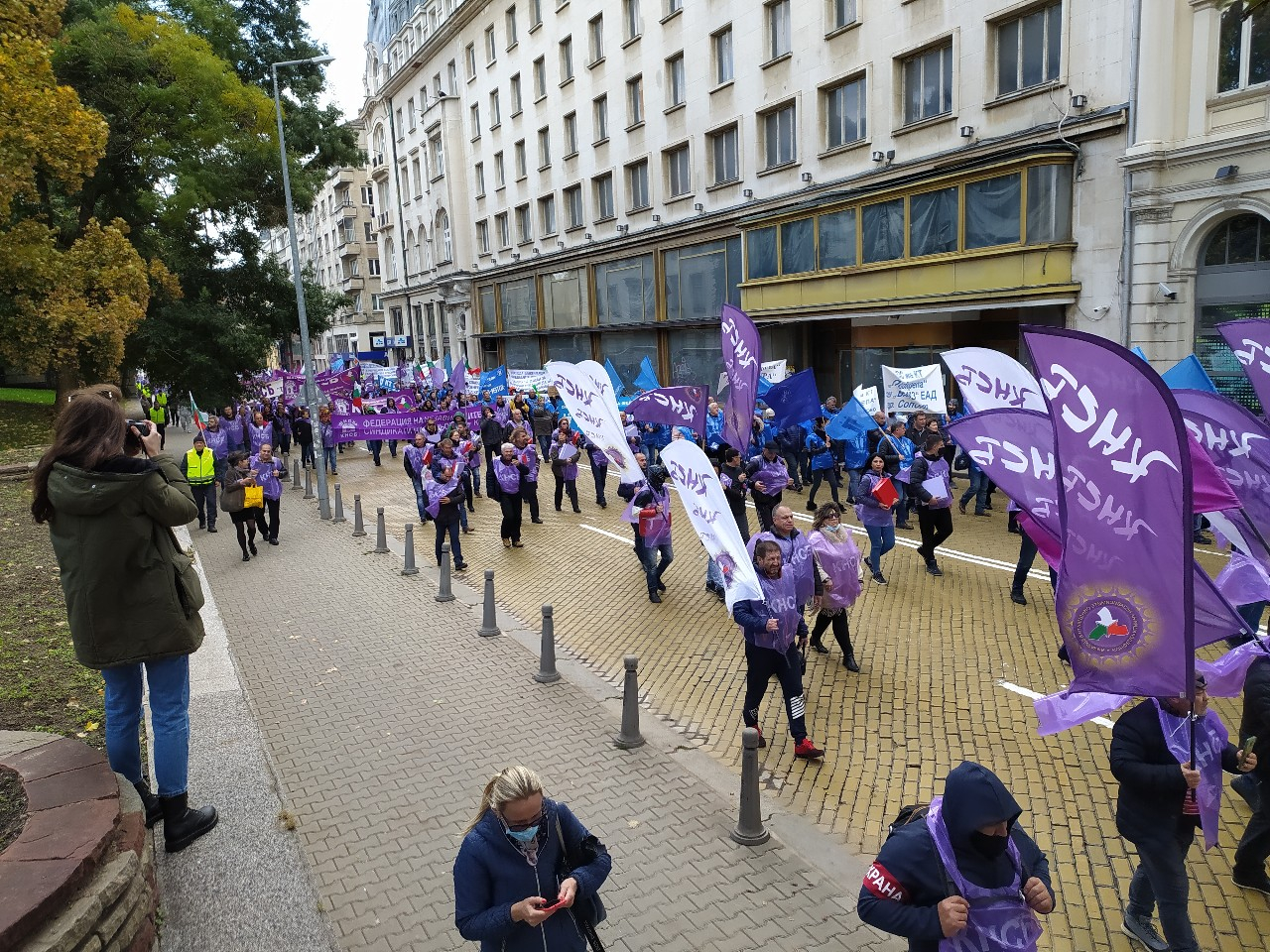 Гневни миньори и енергетици протестират в София, Янев склони на преговори  ВИДЕО