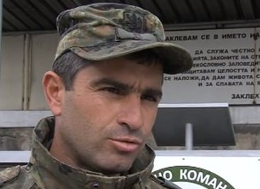  Докато военният от Благоевград връщал млад мъж от оня свят, жена му...