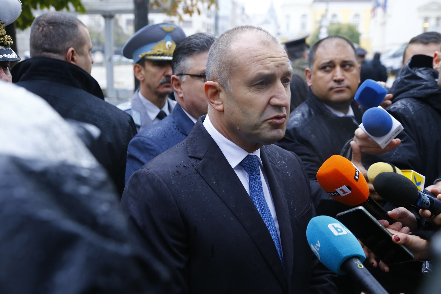 Радев потъна в скръб