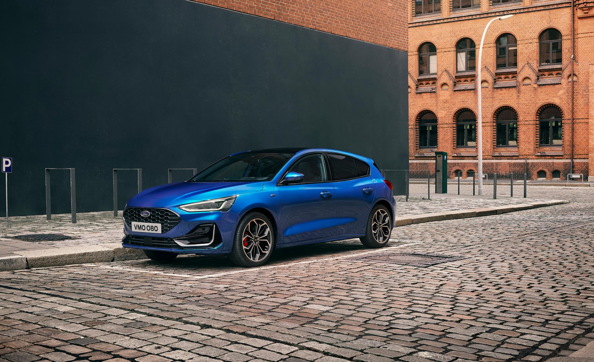 Ford Focus сега е още по-рафиниран, с подобрена свързаност, електрифицирани двигатели и изразителен стил