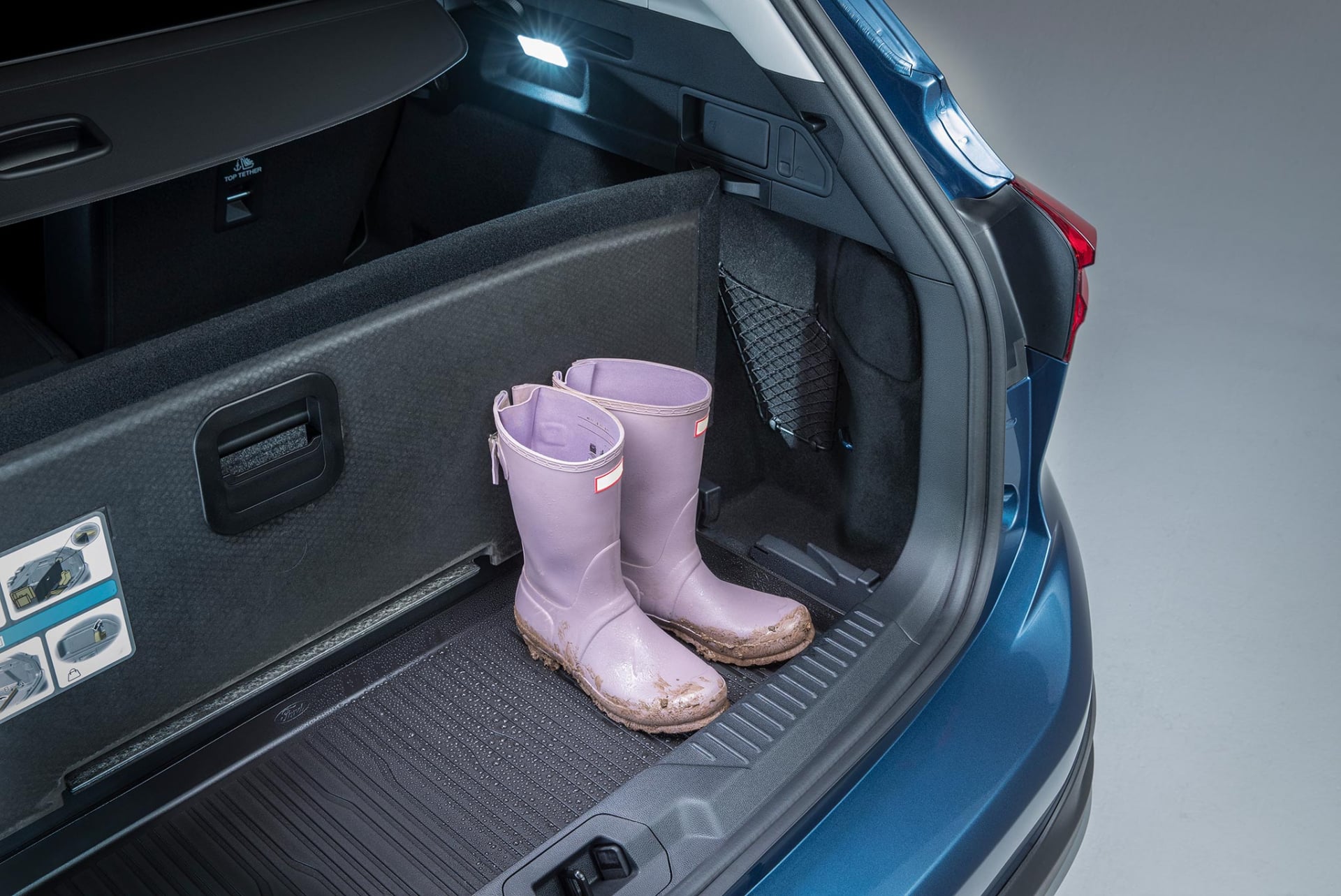 Ford Focus сега е още по-рафиниран, с подобрена свързаност, електрифицирани двигатели и изразителен стил