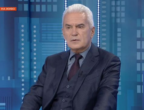 Водещият на „Панорама“ се видя в чудо от сеира, спретнат от гостите в студиото му СНИМКИ