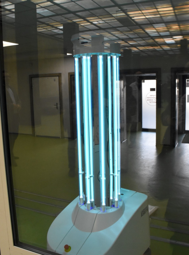 Робот с UV-C лъчи се включва в борбата на лекарите от МБАЛ „Свети Мина“ срещу вирусите