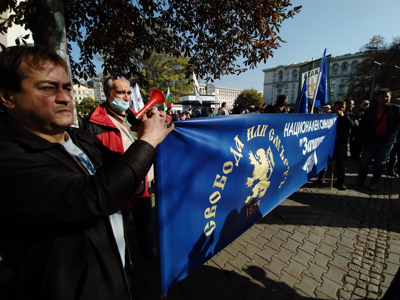 Протест бушува под прозорците на Кацаров: Стойчо, ти си вирус за здравеопазването НА ЖИВО