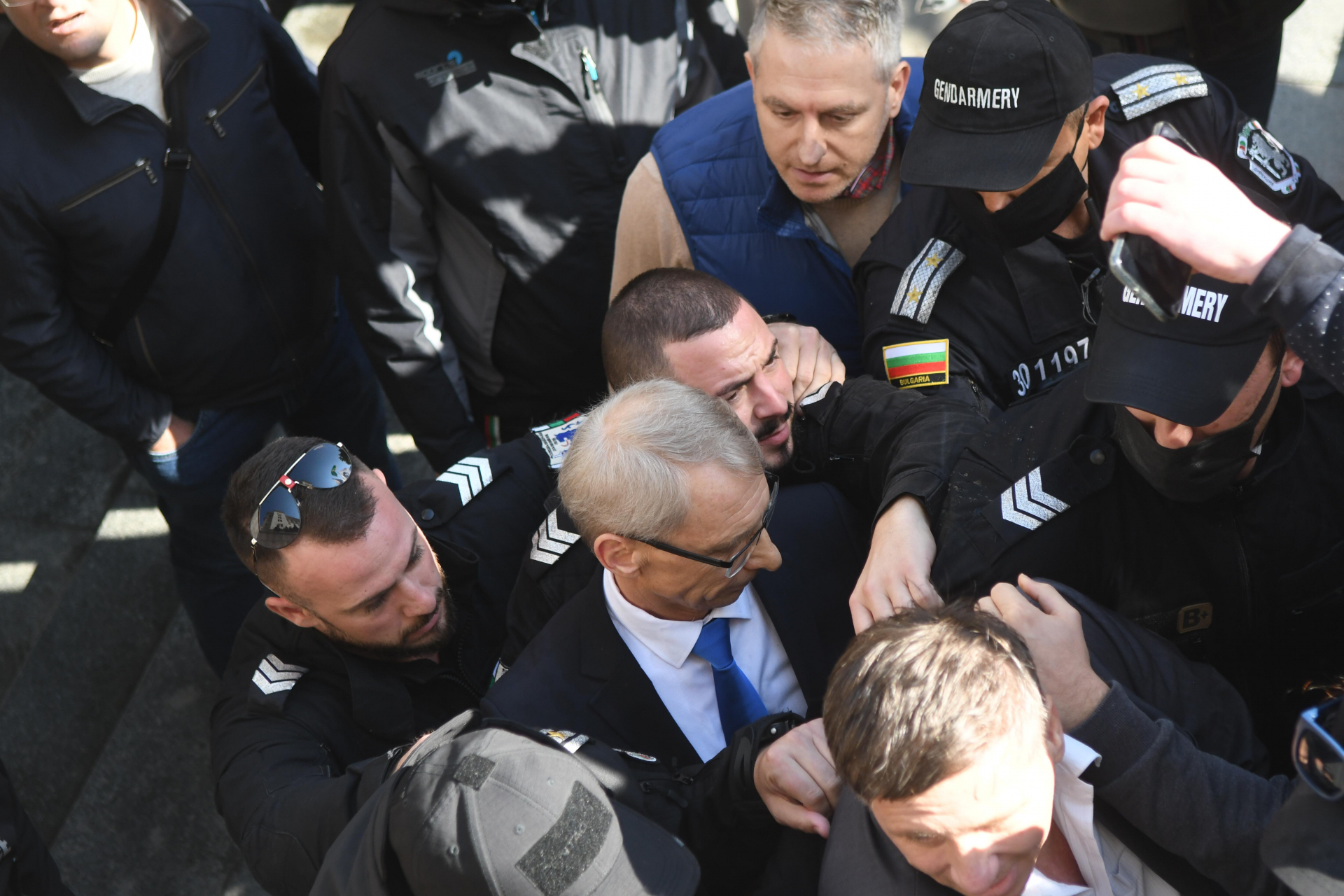 Министър Денков с лоши новини за всички ученици и техните родители