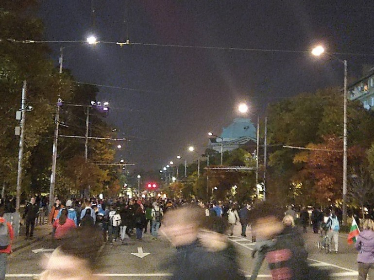 Напрежението на К-19 протестите в София отново ескалира! Този път на Орлов мост ВИДЕО
