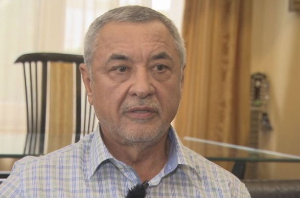 Валери Симеонов показа дома, в който живее под наем в София 