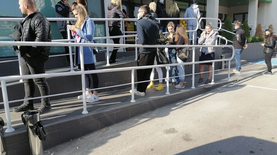 "Мерките" на Кацаров развихриха спекулата и с тестовете - цената им скочи драстично СНИМКИ