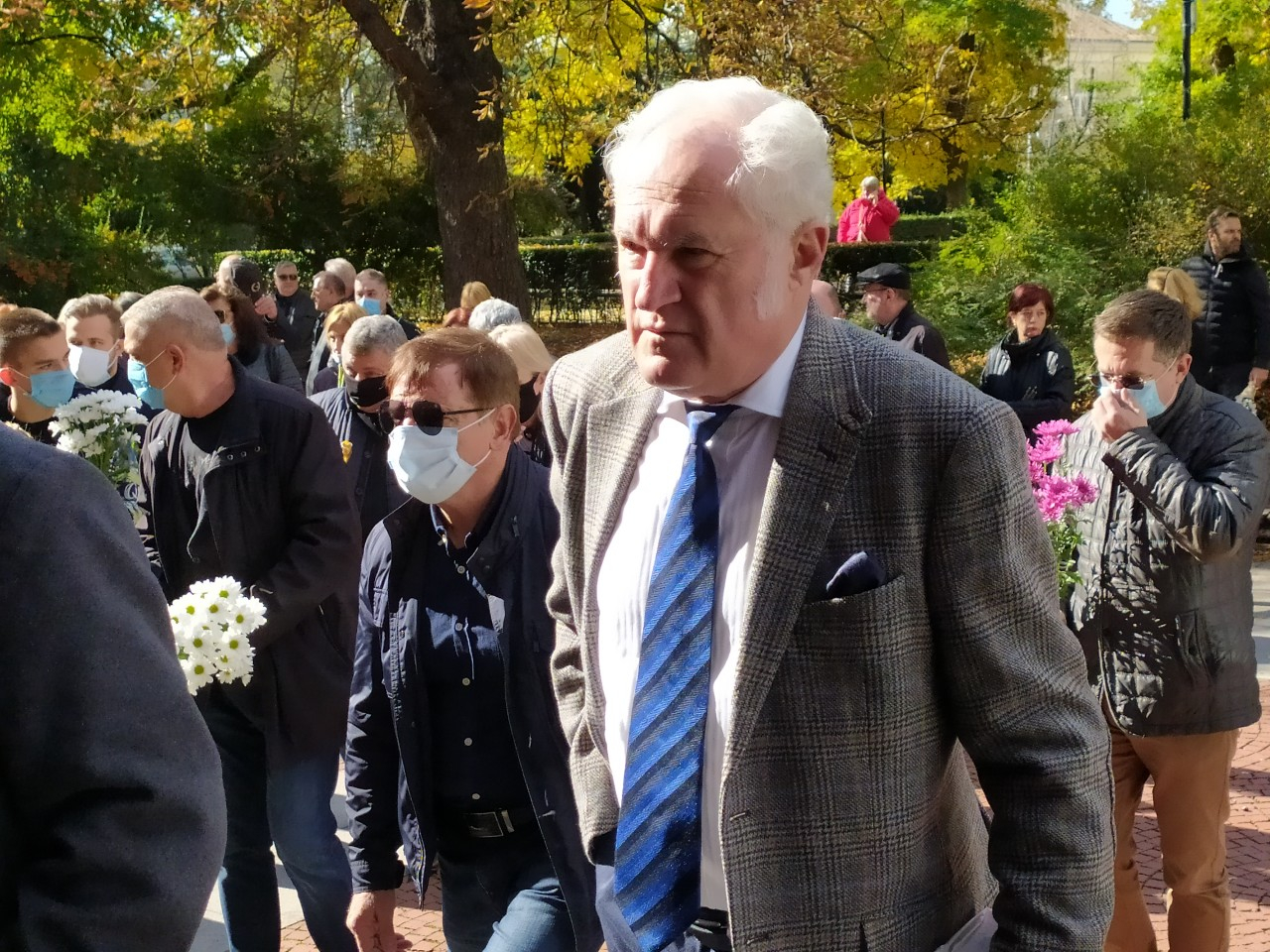 Близки и приятели изпратиха Каролев в последния му път, много известни хора на погребението СНИМКИ