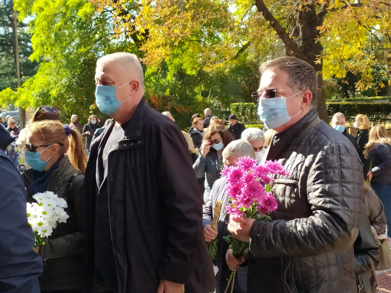 Близки и приятели изпратиха Каролев в последния му път, много известни хора на погребението СНИМКИ