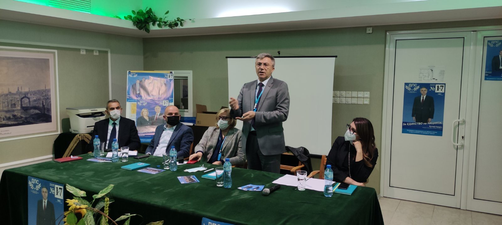Карадайъ и Михайлова на среща с бизнеса: Другите държави си получават парите от ЕС, а ние се правим на шмекери и стоим на дъното