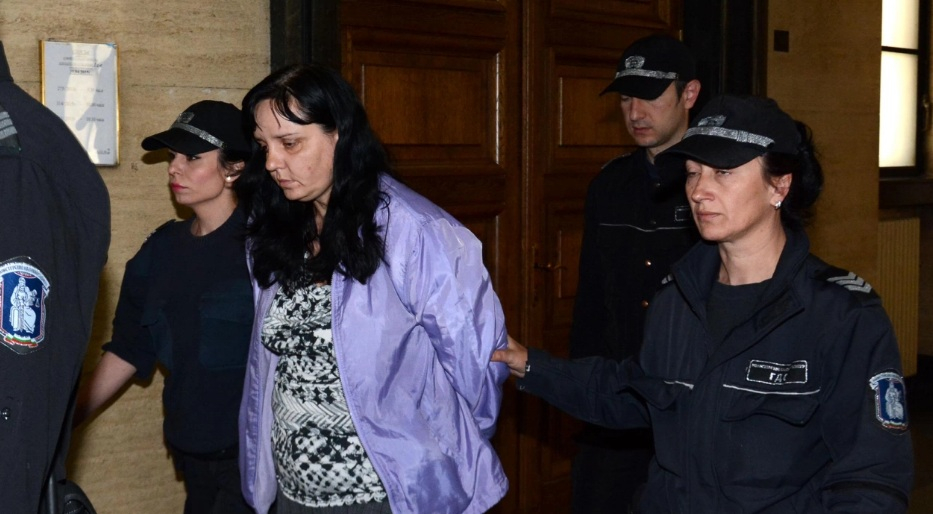 Гледат делото на обвинената в убийство на бебе акушерка Емилия Ковачева втори път