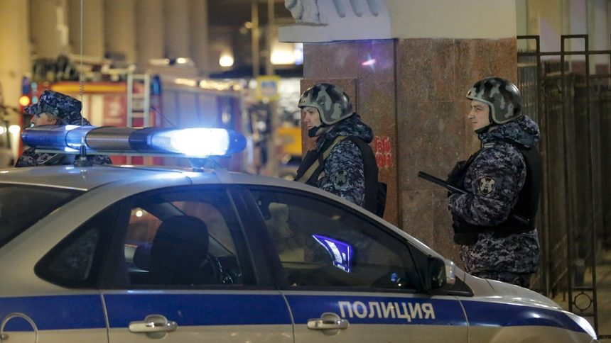 Заклаха банкер, съпругата му и сина му по брутален начин ВИДЕО 