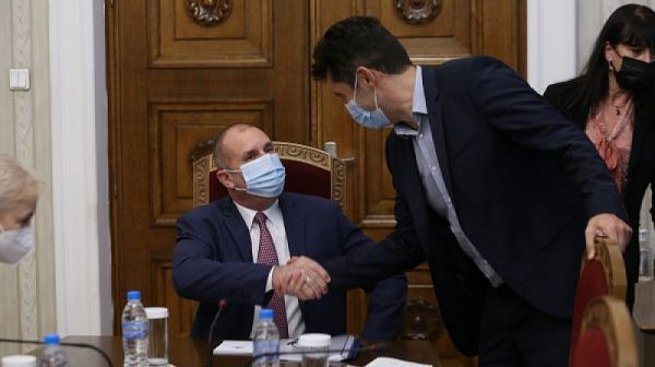Известна актриса попиля Радев и "жертвата" Петков 