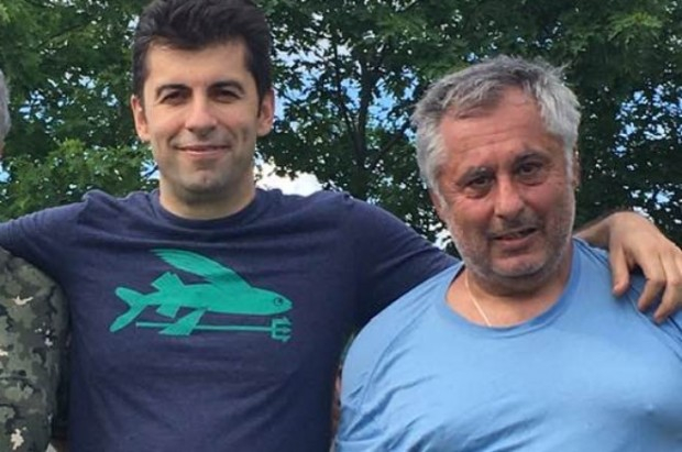 Бареков изригна: Бащата на измамника или ПР за наивници