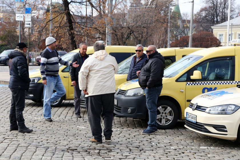 Карлос Контрера пред БЛИЦ: Таксиметровият бранш си вреди с протеста