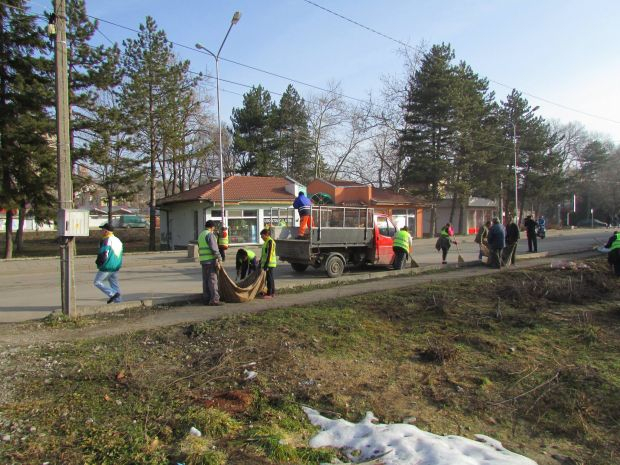 За Коледа по новия закон: Вместо глоба - метем улици