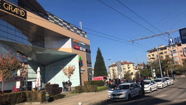 Бесни на Кацаров софиянци тръгнаха да окупират МОЛ и стана страшно ВИДЕО