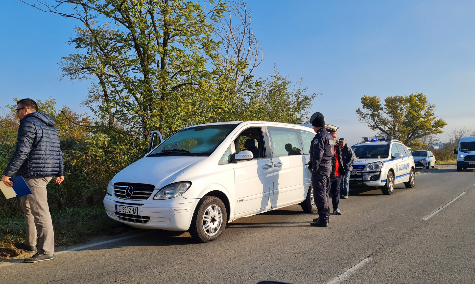 Полицаи спипаха пишман крадец да спи сладко в краден автомобил СНИМКИ 