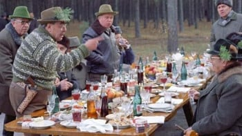 Ловните подвизи на съветските вождове: Хрушчов стрелял по кокошки, обвити в заешки кожи СНИМКИ