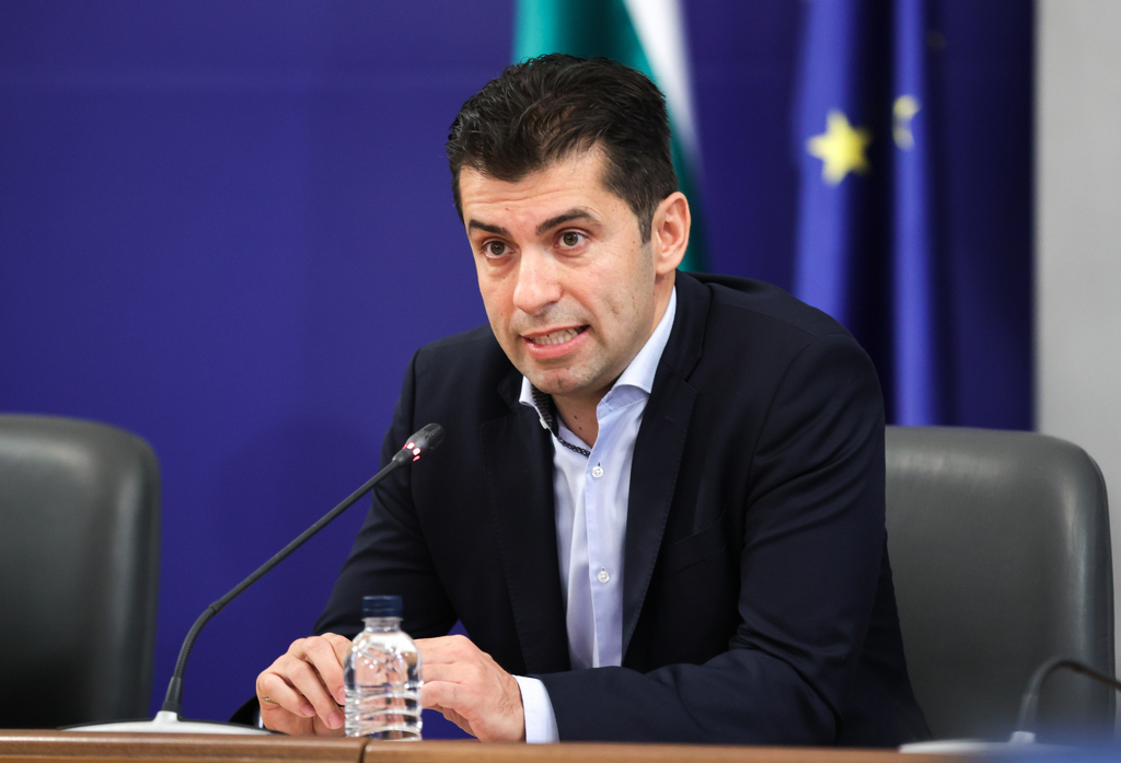 Министър Везиева очаква огромен обем искове срещу актовете на Петков