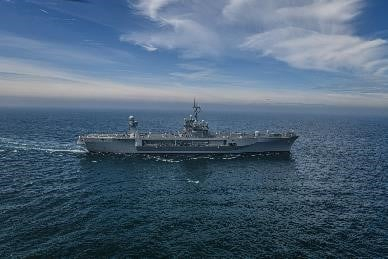 Флагманът на Шести флот на САЩ навлезе в Черно море ВИДЕО