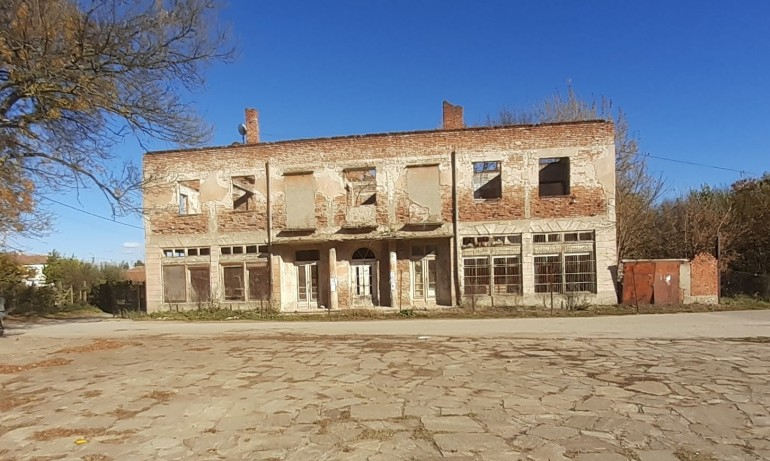 Христо Стоянов за Радев: Цинично е да каниш читалищни деятели, а в родното ти село... СНИМКА