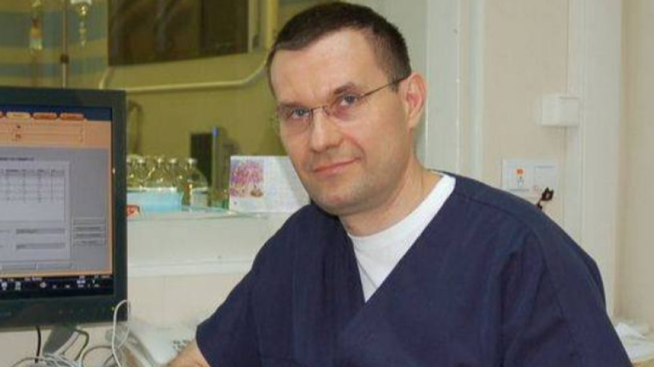 Доц. Добрин Василев каза защо локдаунът е неизбежен до седмици 