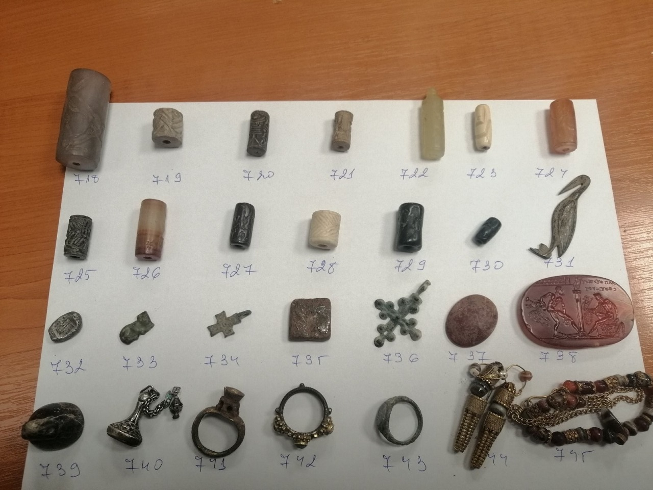 Акумулатор крие древно имане, наши митничари в шаш от находката СНИМКИ