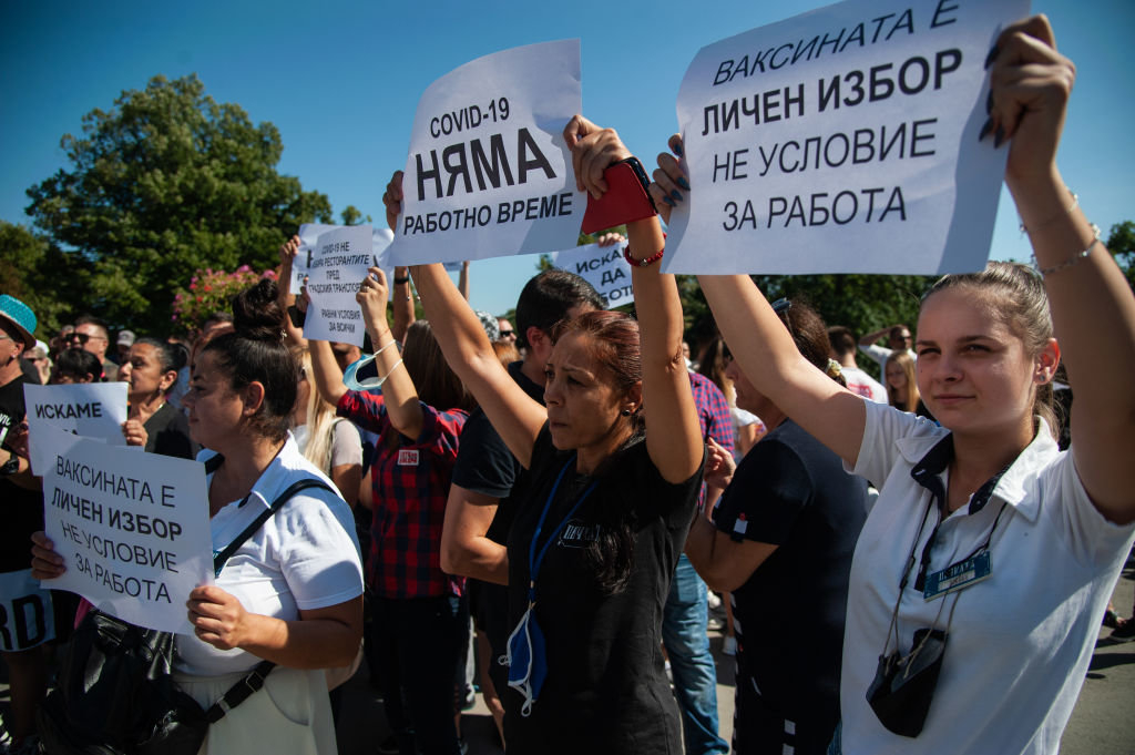 Владимир Левчев: Антиваксърството е невидима световна война, а българинът иска да...